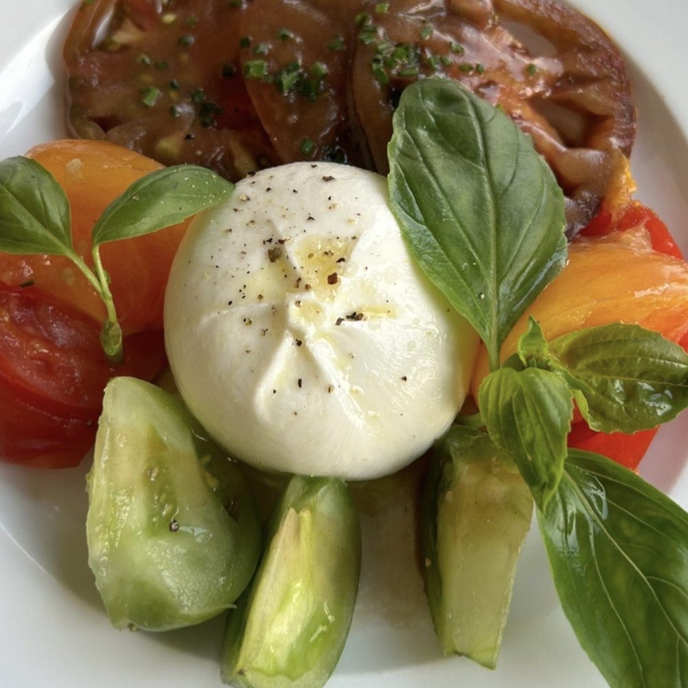 Le Café Marly - Tomato and burrata - French Near Me - Paris, 75 Le Café Marly - Tomato and burrata - French Near Me - Paris, 75