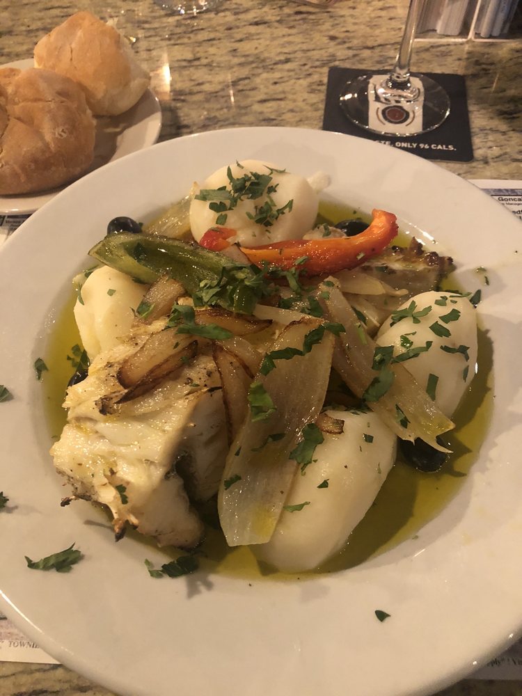 NUNO’S RESTAURANT & LOUNGE Lounges 436 Belleville Ave, New Bedford