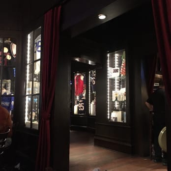 Harry Caray's - Sports Bars Near Me - Chicago, Illinois