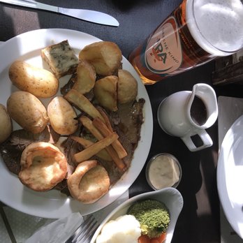 Earl Of Derby - Wonderful Sunday Roast - Pubs Near Me - Cambridge, CAM