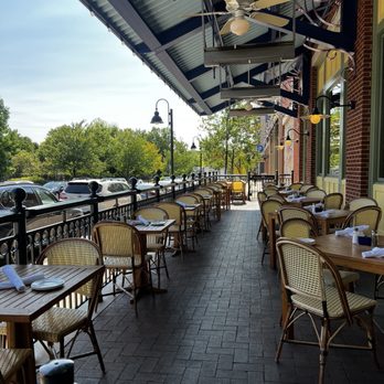 Coastal Flats - Outdoor seating - American Near Me - Gaithersburg, Maryland
