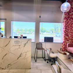 Beautyholic Lashes & Nails - Reception desk