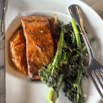 Slate by Nik Fields - Salmon and sweet potato's with broccolini 10/10 - Wine Bars Near Me - Phoenix, Arizona