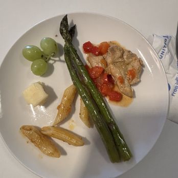 United Club - Minor meal - Airport Lounges Near Me - Chicago, Illinois
