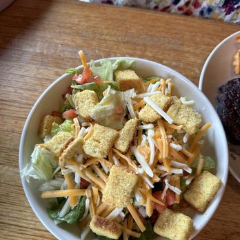 Applebee's Grill + Bar - Garden salad, HUGE - American Near Me - Albany, Georgia