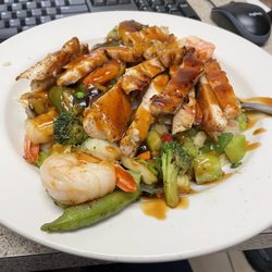 Nori's Restaurant - Chicken and shrimp stir fry