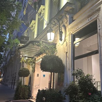 Renaissance Paris Nobel Tour Eiffel Hotel - Front entrance - Hotels Near Me - Paris, 75