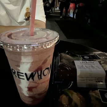 Erewhon - hailey bieber smoothie, sushi sandwiches, salmon crispy rice - Grocery Near Me - Beverly Hills, California