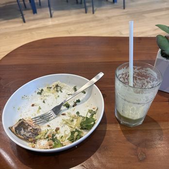 Love Life Cafe - Salad (w/Salmon) - Cafes Near Me - El Segundo, California