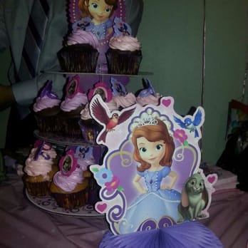 CUSTOM CAKES NYC - 48 cupcakes, half vanilla and half chocolate, half is with purple icing on top, other half is with pink icing - Custom Cakes Near Me - Jamaica, New York
