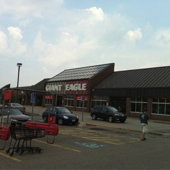 Giant Eagle - the front of a giant eagle supermarket - Grocery Near Me - Cleveland, Ohio Giant Eagle - the front of a giant eagle supermarket - Grocery Near Me - Cleveland, Ohio