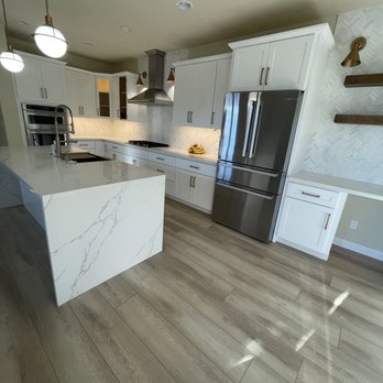 Fo Remodeling - Beautiful view of the waterfall island, new light fixtures, under cabinet lights, chimney hood to ceiling and backsplash - General Contractors Near Me - Elk Grove, California Fo Remodeling - Beautiful view of the waterfall island, new light fixtures, under cabinet lights, chimney hood to ceiling and backsplash - General Contractors Near Me - Elk Grove, California