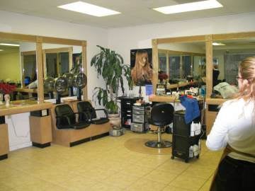 Marina's Hair Studio Logo