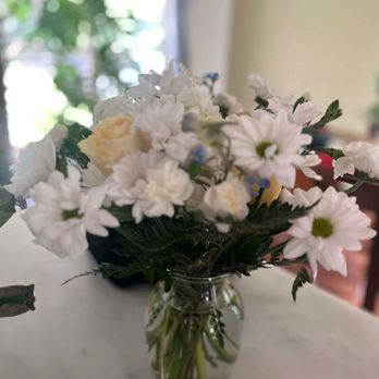 Floralily Wedding Decorators - The vase is not even remotely close to the one on the picture of my order request. - Florists Near Me - Durham, North Carolina Floralily Wedding Decorators - The vase is not even remotely close to the one on the picture of my order request. - Florists Near Me - Durham, North Carolina