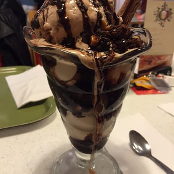 Cafe Mauds - Warm brownie Sunday - Cafes Near Me - Belfast, BFS