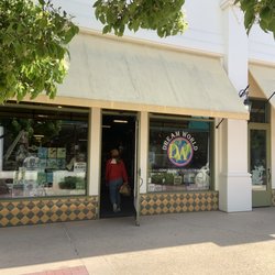 Dream World - Nondescript store front across from Williams Sonoma