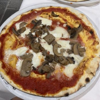 Nerone - Pizza al funghi - Tuscan Near Me - Florence, FI Nerone - Pizza al funghi - Tuscan Near Me - Florence, FI