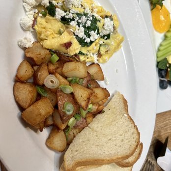 Napa General Store - Napa scramble, this is half portion, we shared a full portion. - Home Decor Near Me - Napa, California