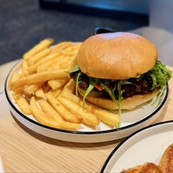 Chase Sapphire Reserve Lounge - Sapphire Burger
