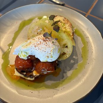 Two Hands - Tomato toast with poached egg. Amazing - Breakfast & Brunch Near Me - Nashville, Tennessee Two Hands - Tomato toast with poached egg. Amazing - Breakfast & Brunch Near Me - Nashville, Tennessee