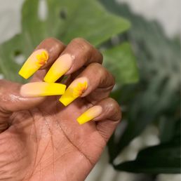 I wanted sunflowers and ombré yellow nails to match my yellow pedi Anna gave me just that! Amazing! I wanted sunflowers and ombré yellow nails to match my yellow pedi Anna gave me just that! Amazing!