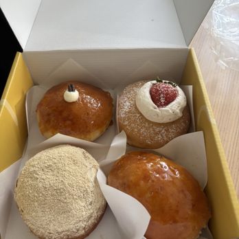 Flour Fresh Cream Donut - Coffee Brûlée Strawberry Milk Cream mitsugaru Creme Brûlée - Donuts Near Me - Los Angeles, California