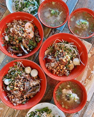 Bamee Tee - Vietnamese Sandwiches, Milk Teas, & Snacks by null