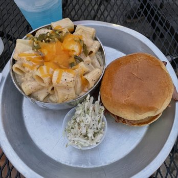 Oak & Apple - Jalapeno Mac n Cheese and Red Fresno Jackfruit Sandwich - Cideries Near Me - Richmond, Virginia Oak & Apple - Jalapeno Mac n Cheese and Red Fresno Jackfruit Sandwich - Cideries Near Me - Richmond, Virginia
