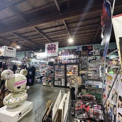 Comic & Figure Addicts - Toys