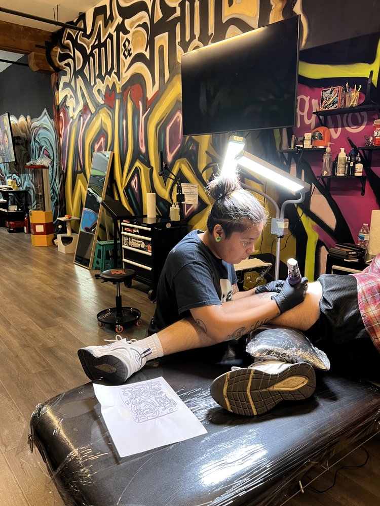 Rotor and Koil Tattoo Parlor Logo