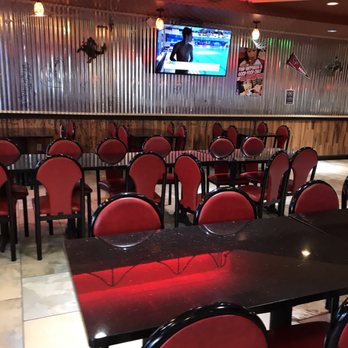 LA Crawfish - Inside - Cajun/Creole Near Me - Pasadena, Texas