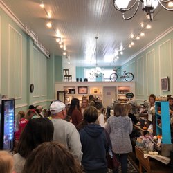 Juli's Java - Line during Apple Fest. Busy, busy!
