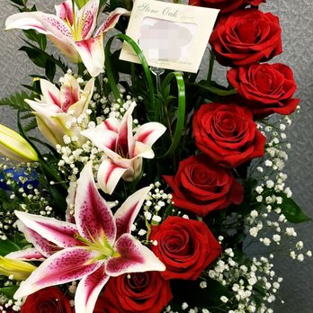 Stone Oak Florist - Stunning Arrangement - Red Roses - Florists Near Me - San Antonio, Texas Stone Oak Florist - Stunning Arrangement - Red Roses - Florists Near Me - San Antonio, Texas