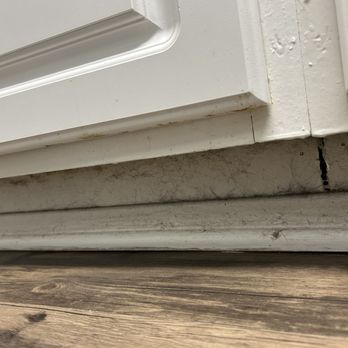 The Park Apartments - Filthy baseboards - Apartments Near Me - Rancho Cucamonga, California The Park Apartments - Filthy baseboards - Apartments Near Me - Rancho Cucamonga, California
