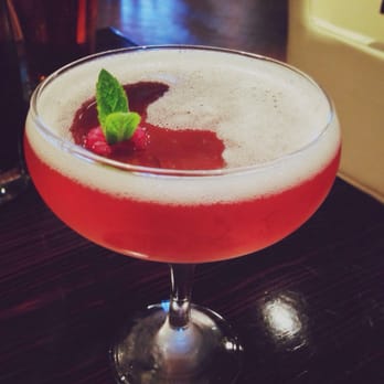 Dakota - Hendricks Rose - Hotels Near Me - Glasgow, GLG