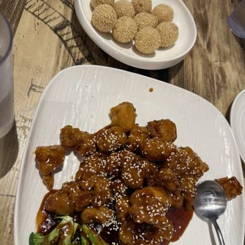 Fortune Dumpling House - Sesame chicken and sesame balls - Dim Sum Near Me - Vacaville, California