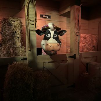 Hershey's Chocolate World - A singing cow - Kids Activities Near Me - Hershey, Pennsylvania
