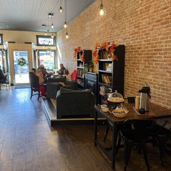 Downtown Coffee & Cream - Couch - Coffee & Tea Near Me - Onawa, Iowa