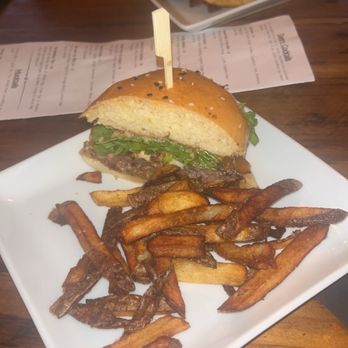 The Lakeside Tavern - school house burger the home made pickles set this bad boy off - Cocktail Bars Near Me - Chelan, Washington The Lakeside Tavern - school house burger the home made pickles set this bad boy off - Cocktail Bars Near Me - Chelan, Washington