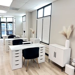 Shy Beauty Bar - Shy Beauty Bar Nail Stations