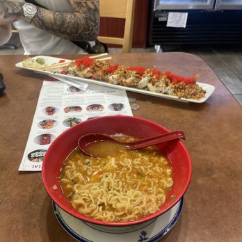 Sushi 4 U - Sushi Bars Near Me - Morton Grove, Illinois