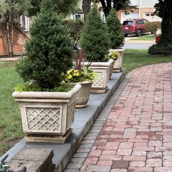 Mottern Masonry Design - Planter on side of the house. - General Contractors Near Me - Vienna, Virginia Mottern Masonry Design - Planter on side of the house. - General Contractors Near Me - Vienna, Virginia