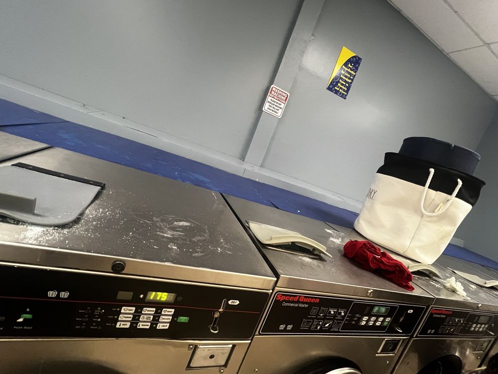 OAK RIDGE LAUNDROMAT Updated July 2024 12 Photos 2396 W Oak Ridge