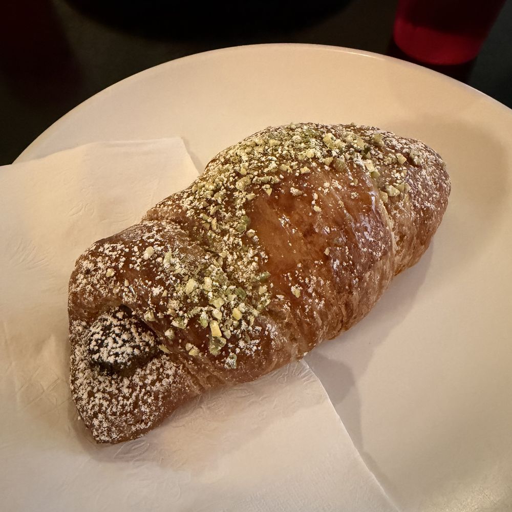 Hendrickx Belgian Bread Crafter - Pistachio chocolate croissant - Bakeries Near Me - Chicago, Illinois Hendrickx Belgian Bread Crafter - Pistachio chocolate croissant - Bakeries Near Me - Chicago, Illinois