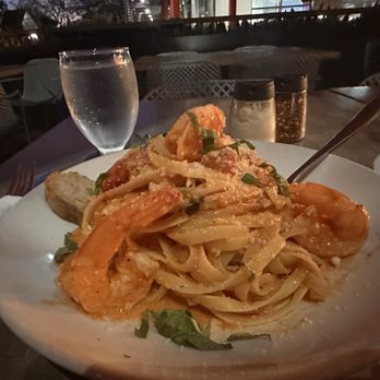 Del Lusso - Fettuccine ai Gamberi Rosso.  Fabulous! - Pizza Near Me - Carlsbad, California
