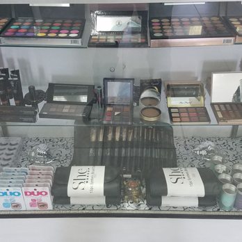 Fabyules Looks & Boutique - Accessories Near Me - Rialto, California