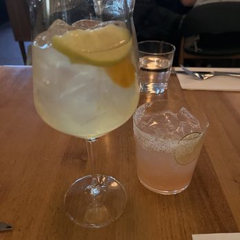Earls Kitchen + Bar - Canadian (New) Near Me - Richmond, British Columbia
