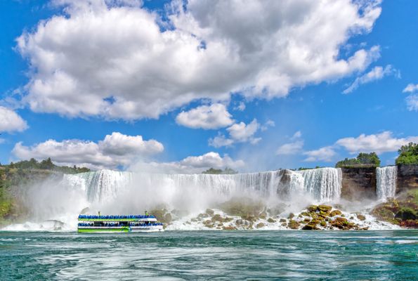 Maid of the Mist by null