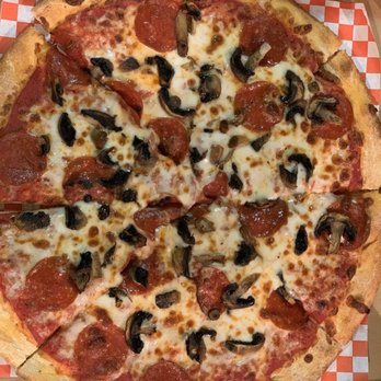 Slicey's Pizza - Mushroom peperoni. Best pizza east of the 405 in LA. Don't sleep on this. - Salad Near Me - Los Angeles, California Slicey's Pizza - Mushroom peperoni. Best pizza east of the 405 in LA. Don't sleep on this. - Salad Near Me - Los Angeles, California