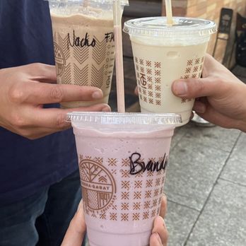 Tierra Garat - Mocha, Tres Leches, and Taro Frappe - Coffee & Tea Near Me - México, D.F., DIF Tierra Garat - Mocha, Tres Leches, and Taro Frappe - Coffee & Tea Near Me - México, D.F., DIF